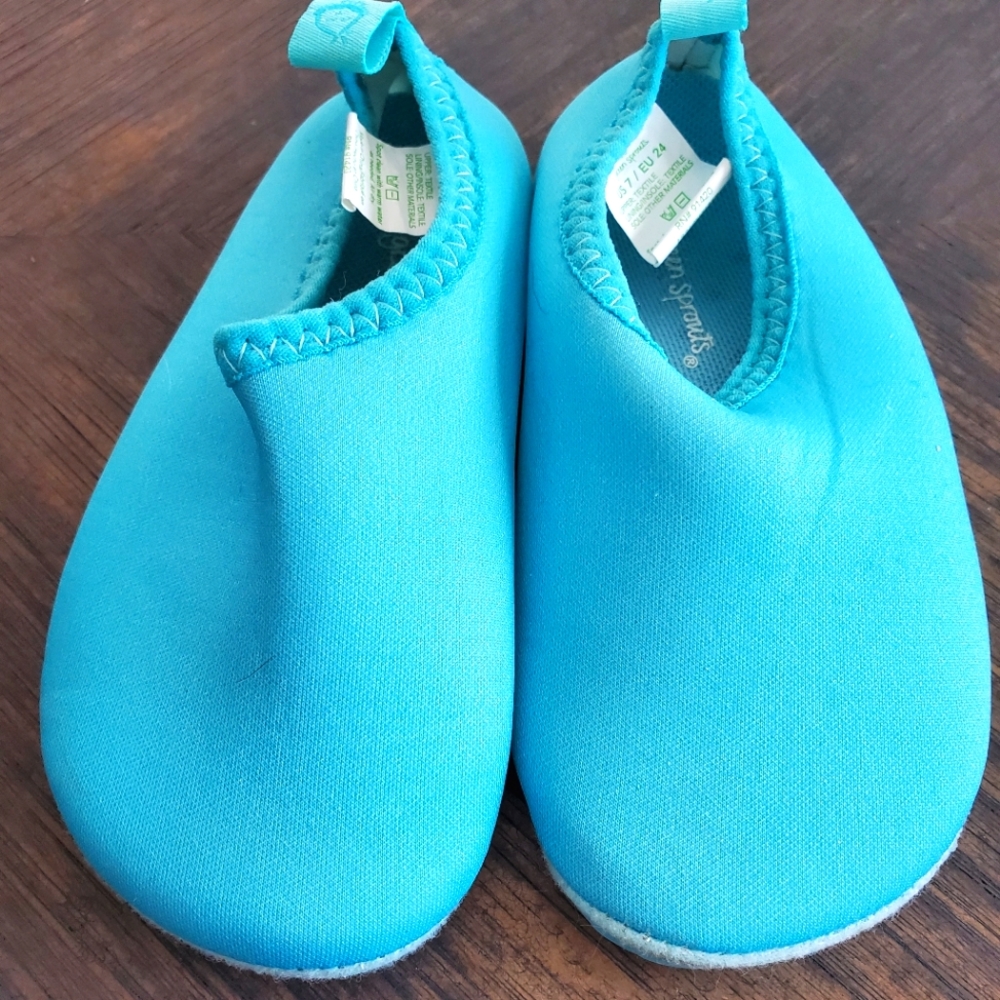 Little sprouts water shoes